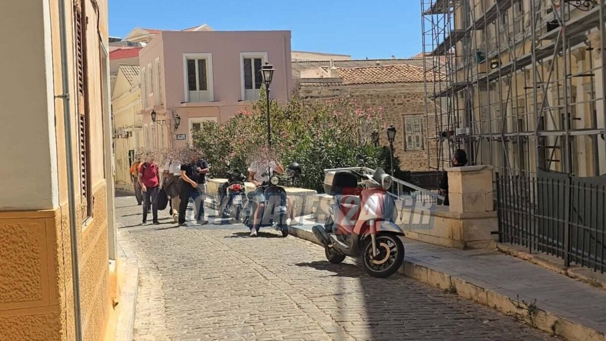Φωτιά στην Πάρο: Απολογούνται δήμαρχος, αντιδήμαρχος και ακόμη 2 άτομα – Χρονικό των συλλήψεων 1 Φωτιά στην Πάρο: Απολογούνται δήμαρχος, αντιδήμαρχος και ακόμη 2 άτομα – Χρονικό των συλλήψεων