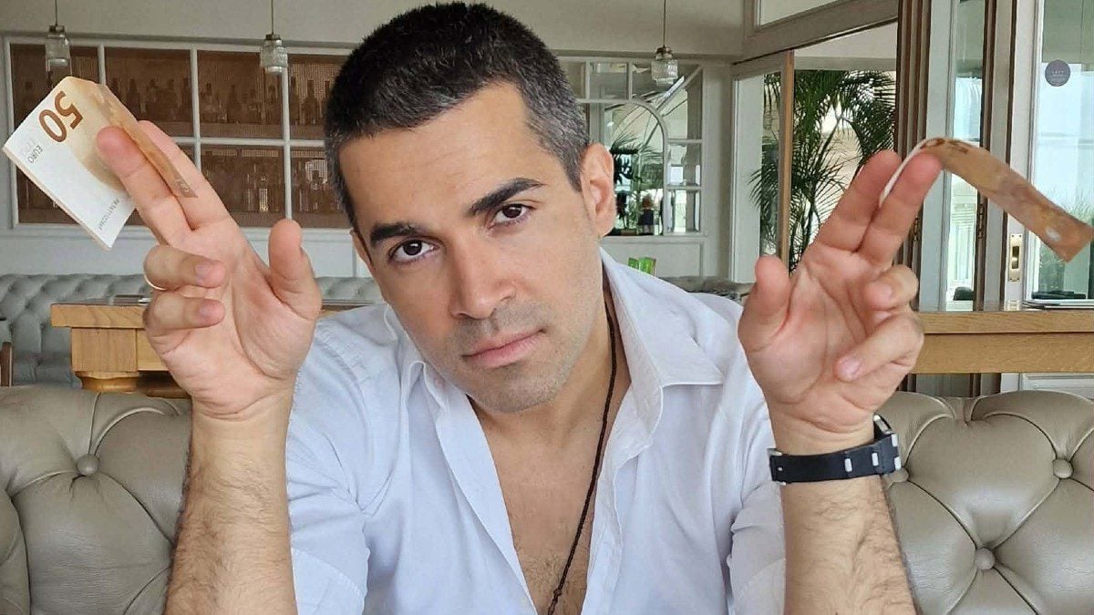 Βασίλης Δήμας: Το νέο τραγούδι του (Φωτογραφίες & Βίντεο) 1 Βασίλης Δήμας: Το νέο τραγούδι του (Φωτογραφίες & Βίντεο)