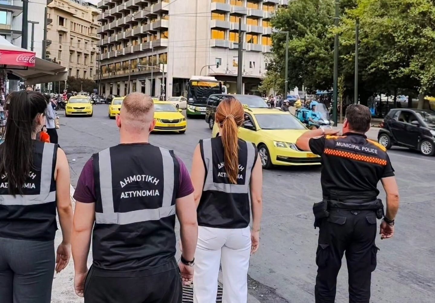 Χάρης Δούκας: Οι νέοι δημοτικοί αστυνομικοί βγαίνουν στους δρόμους της Αθήνας – Φωτογραφίες