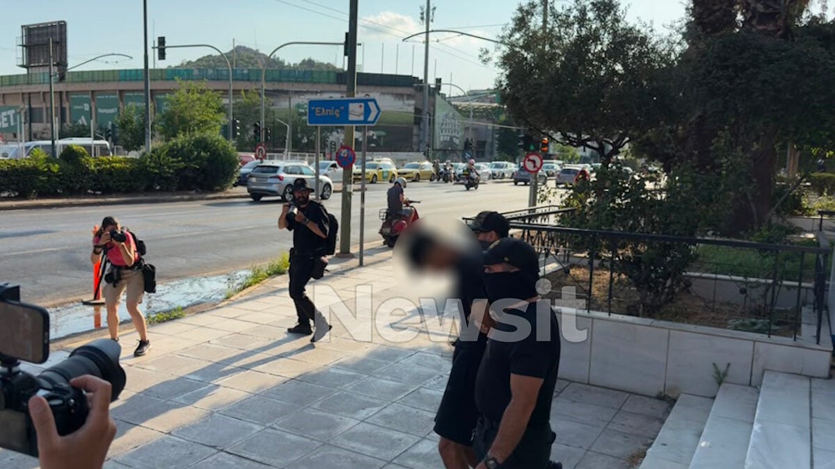 Σταύρος Γεωργίου: Στην Ευελπίδων ο 28χρονος καθ’ ομολογίαν δράστης της δολοφονίας του ποινικολόγου 1 Σταύρος Γεωργίου: Στην Ευελπίδων ο 28χρονος καθ’ ομολογίαν δράστης της δολοφονίας του ποινικολόγου