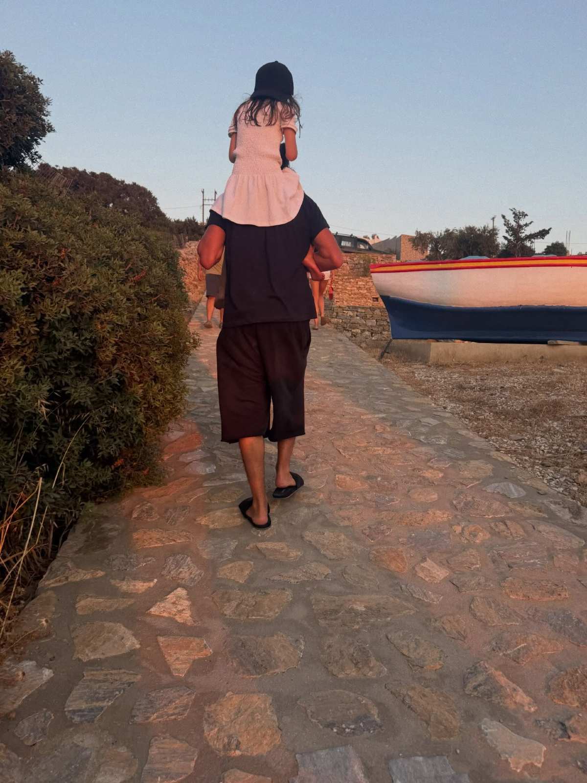 Δούκισσα Νομικού: Το μακροσκελές μήνυμά της για τη Σχοινούσα – «Εδώ περπατούσε ο παππούς μου» (Φωτογραφίες) 19 Δούκισσα Νομικού