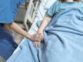 Γαλλία: Κοινοβούλιο ενέκρινε το νομοσχέδιο για την ιατρικώς υποβοηθούμενη αυτοκτονία – Προϋποθέσεις και αντιδράσεις