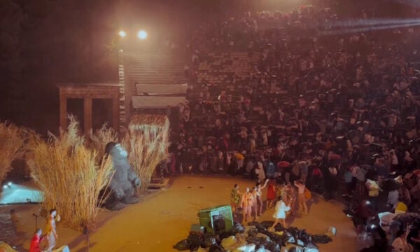 Καταιγίδα διέκοψε την παράσταση «Ειρήνη» του Αριστοφάνη – Αποχώρησαν οι θεατές