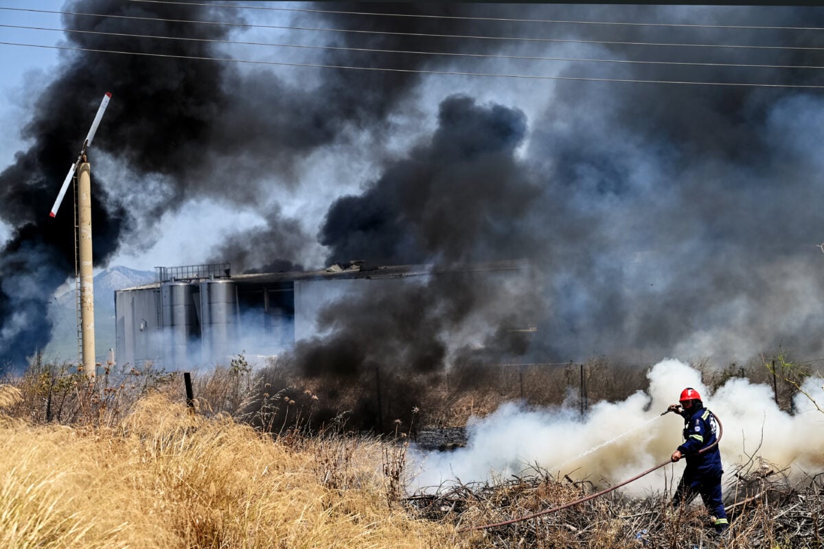 Κορινθία: Κενά ασφαλείας στο εργοστάσιο μετά τη φονική έκρηξη – Το βίντεο ντοκουμέντο και οι συλλήψεις