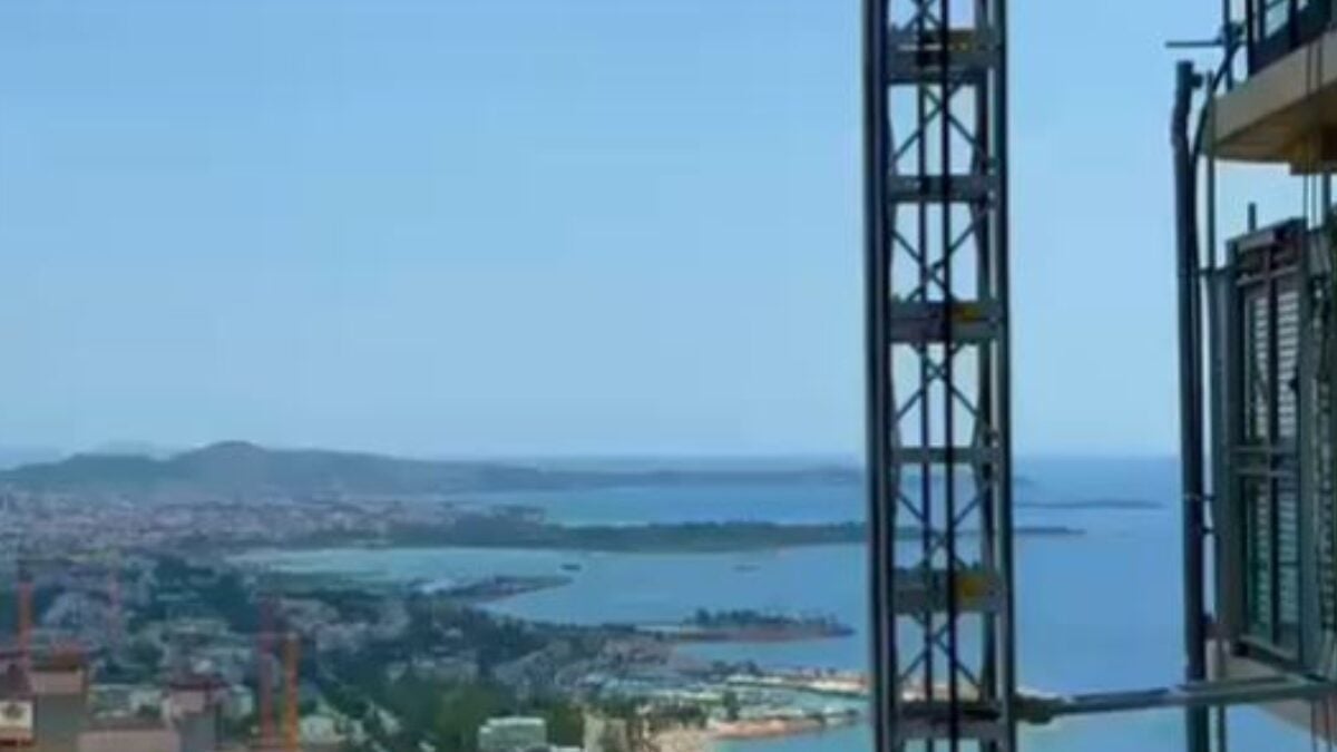 Ελληνικό: Η μοναδική θέα από τον 40ό όροφο του Riviera Tower που κόβει την ανάσα 2 Ελληνικό: Η μοναδική θέα από τον 40ό όροφο του Riviera Tower που κόβει την ανάσα