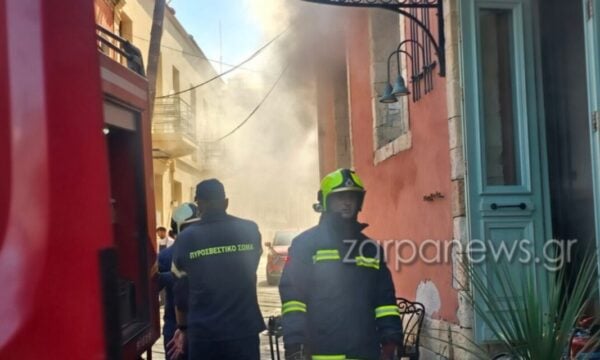 Χανιά: Μεγάλες εικόνες και βίντεο από τη φωτιά σε εστιατόριο στο Ενετικό Λιμάνι