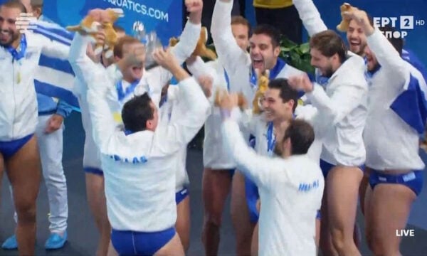 Εθνική πόλο: Απονομή χρυσού μεταλλίου και συγκίνηση στην ανάκρουση του εθνικού ύμνου