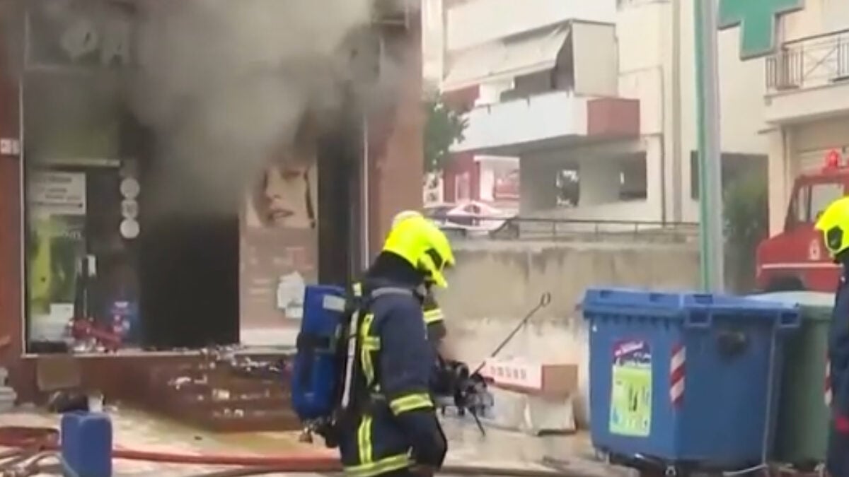 Θεσσαλονίκη: Φωτιά σε υπόγειο φαρμακείου στον Εύοσμο – Πρόλαβε να βγει η φαρμακοποιός 1 Θεσσαλονίκη: Φωτιά σε υπόγειο φαρμακείου στον Εύοσμο – Πρόλαβε να βγει η φαρμακοποιός