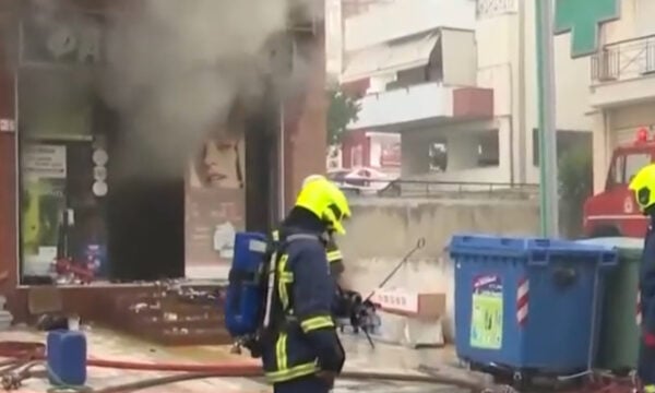 Θεσσαλονίκη: Φωτιά σε υπόγειο φαρμακείου στον Εύοσμο – Πρόλαβε να βγει η φαρμακοποιός