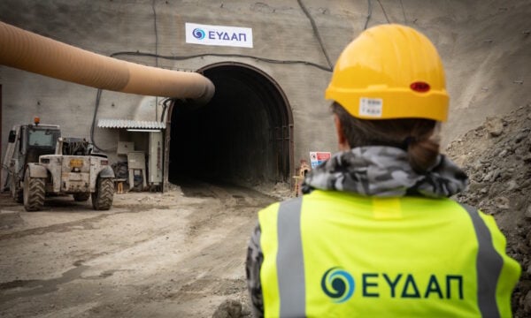 Ανατολική Αττική: 450 χλμ αγωγών αποχέτευσης κάτω από τους δρόμους – Το μεγαλύτερο έργο αποχέτευσης της χώρας αποκτά απτή διάσταση
