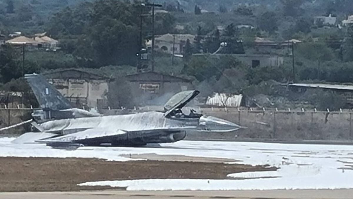Αναγκαστική προσγείωση F-16 στη Ζάκυνθο: Η συνοδεία του Viper – Ντοκουμέντο από το FlightRadar 1 Αναγκαστική προσγείωση F-16 στη Ζάκυνθο: Η συνοδεία του Viper – Ντοκουμέντο από το FlightRadar