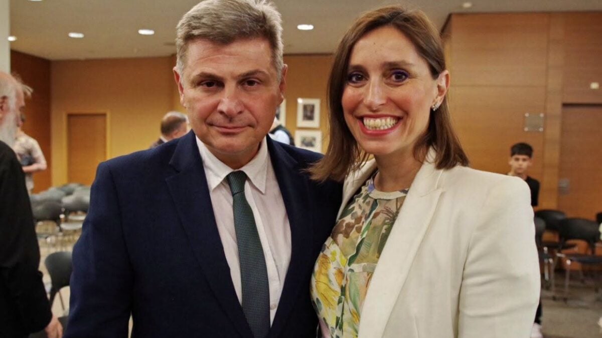 Φαραντούρης για την απόσπαση της συζύγου του: Επιλέχθηκε βάσει προσόντων της – Δεν είμαστε όλοι ίδιοι 1 Φαραντούρης για την απόσπαση της συζύγου του: Επιλέχθηκε βάσει προσόντων της – Δεν είμαστε όλοι ίδιοι