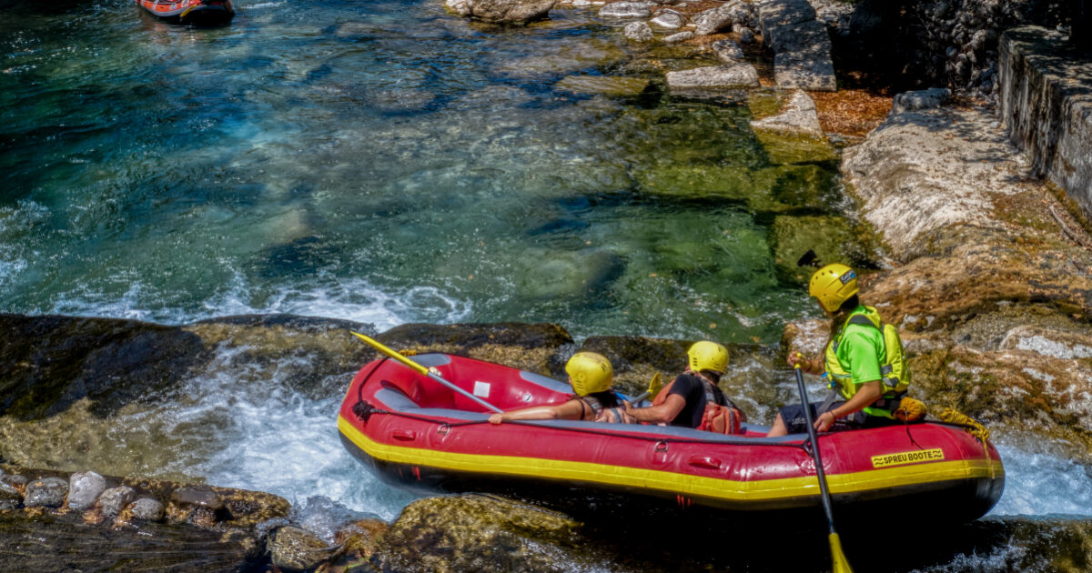 Αγρίνιο: Μεγάλη επιχείρηση για την ανάσυρση ατόμου χωρίς τις αισθήσεις του που έκανε ράφτινγκ 1 Αγρίνιο: Μεγάλη επιχείρηση για την ανάσυρση ατόμου χωρίς τις αισθήσεις του που έκανε ράφτινγκ