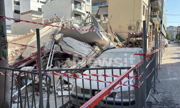 Πετράλωνα: Εκκενώθηκε ακόμη ένα κτίριο – Ο Χάρης Δούκας είπε ότι «έχουμε επικοινωνήσει με την Airbnb για τη στέγαση των ενοίκων»