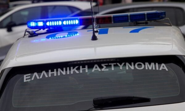 Ηράκλειο: Η μητέρα του 8χρονου καταγγέλλει ότι ο σπιτονοικοκύρης τους «τον έσπρωξε στον καναπέ και του έβαλε το μαξιλάρι στο κεφάλι» για την επίθεση