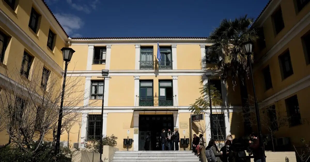 Ποινική δίωξη στους 10 συλληφθέντες οπαδούς του Παναθηναϊκού για κακουργήματα και εγκληματική οργάνωση 1 Ποινική δίωξη στους 10 συλληφθέντες οπαδούς του Παναθηναϊκού για κακουργήματα και εγκληματική οργάνωση