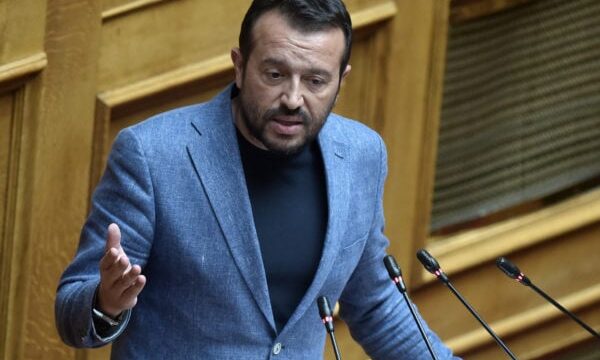 Νίκος Παππάς: Ο Σωκράτης Φάμελλος θα πρέπει να σκεφτεί τον ρόλο του