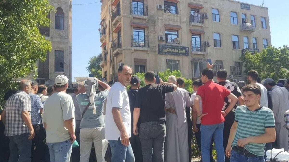 Συρία: Έκρηξη βόμβας σε καφετέρια στη Δαμασκό – Πέντε νεκροί και 16 τραυματίες 1 Συρία: Έκρηξη βόμβας σε καφετέρια στη Δαμασκό – Πέντε νεκροί και 16 τραυματίες