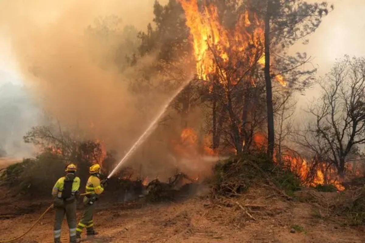 Περισσότεροι από 325.000 άνθρωποι έχουν απομακρυνθεί από τις εστίες τους σε Γαλλία και Ισπανία