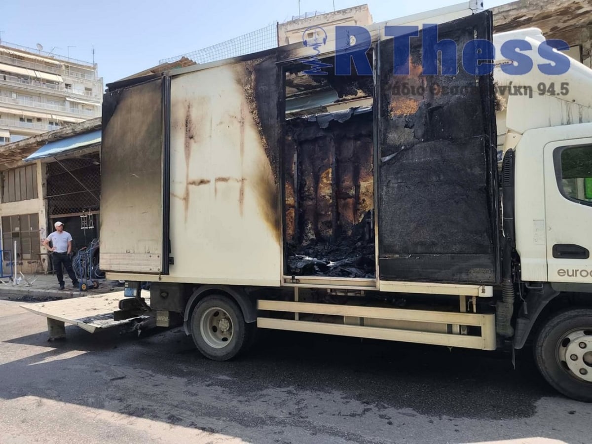 Θεσσαλονίκη: Φορτηγό εν κινήσει τυλίχθηκε στις φλόγες στη Γιαννιτσών 7 Φορτηγό που πήρε φωτιά στη Θεσσαλονίκη