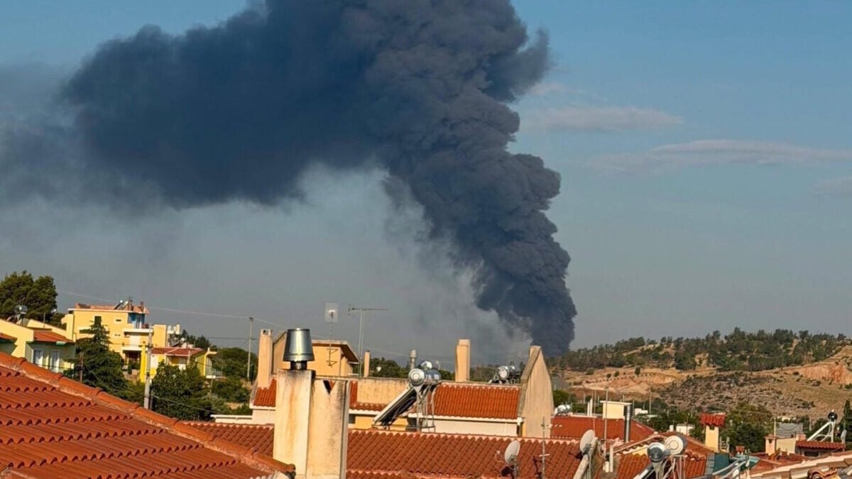 Φωτιά σε εργοστάσιο στον Ασπρόπυργο: Κινητοποίηση της Πυροσβεστικής 1 Φωτιά σε εργοστάσιο στον Ασπρόπυργο: Κινητοποίηση της Πυροσβεστικής