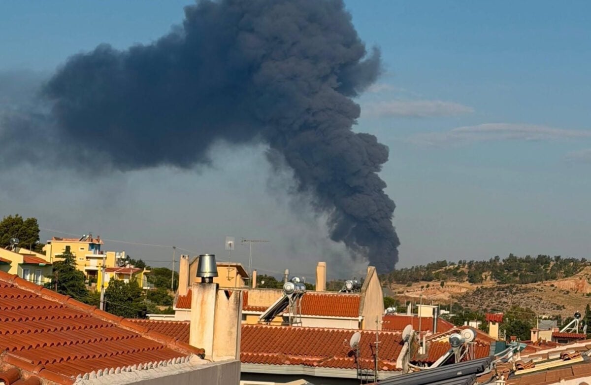 Φωτιά σε εργοστάσιο στον Ασπρόπυργο: Κινητοποίηση της Πυροσβεστικής