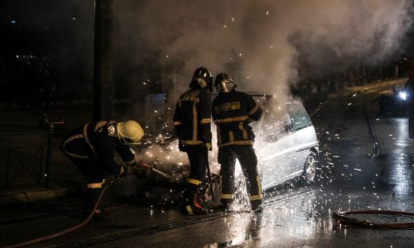 Θεσσαλονίκη: Εντοπίστηκε σορός δίπλα από αυτοκίνητο που πήρε φωτιά στο Ωραιόκαστρο