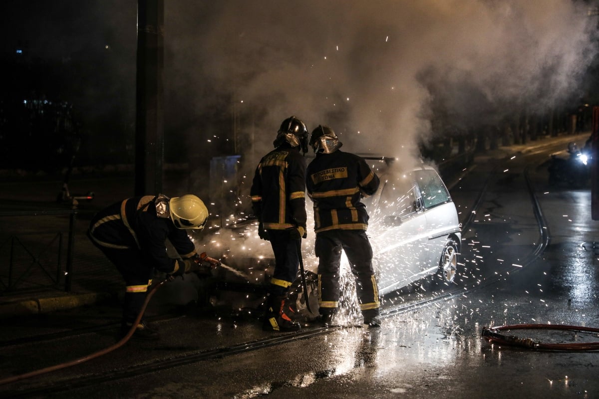 Θεσσαλονίκη: Εντοπίστηκε σορός δίπλα από αυτοκίνητο που πήρε φωτιά στο Ωραιόκαστρο