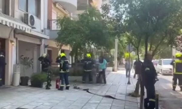 Θεσσαλονίκη: Γυναίκα με εγκαύματα στο νοσοκομείο μετά από φωτιά σε διαμέρισμα στην Καλαμαριά