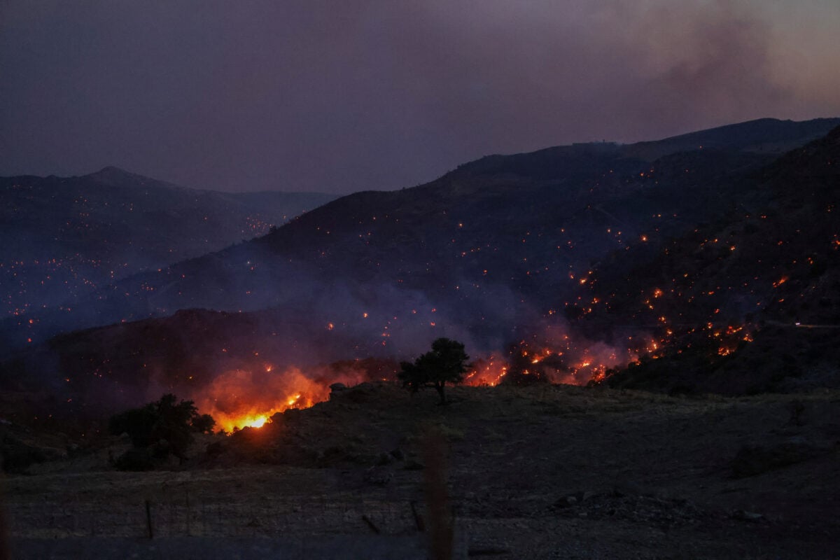 Φωτιά στην Αχαΐα, μάχη με αναζωπυρώσεις σε Ρέθυμνο και Πάρο – Επιμένουν και σήμερα οι ισχυροί άνεμοι