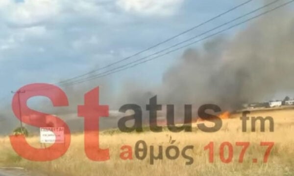 Φωτιά στην περιοχή της Αγχιάλου κοντά στην ΠΑΘΕ: Επιχειρούν έξι πυροσβέστες με τρία οχήματα