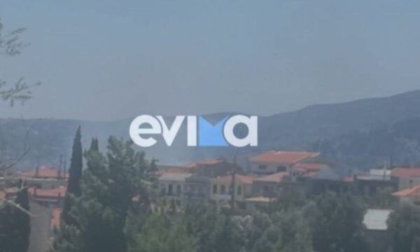 Φωτιά στην Εύβοια – Καίει κοντά σε σπίτια