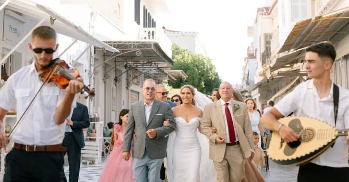 Φώτης Σεργουλόπουλος: Συνόδευσε την ανιψιά του στην εκκλησία – Φωτογραφίες από την τελετή 13 Φώτης Σεργουλόπουλος