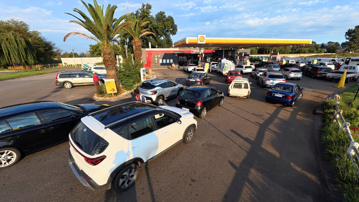 Βενζίνη στις ΗΠΑ πάνω από τα 4 δολάρια το γαλόνι λόγω της νέας κρίσης με το Ιράν 1 Βενζίνη στις ΗΠΑ πάνω από τα 4 δολάρια το γαλόνι λόγω της νέας κρίσης με το Ιράν
