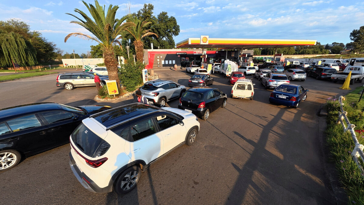 Βενζίνη στις ΗΠΑ πάνω από τα 4 δολάρια το γαλόνι λόγω της νέας κρίσης με το Ιράν
