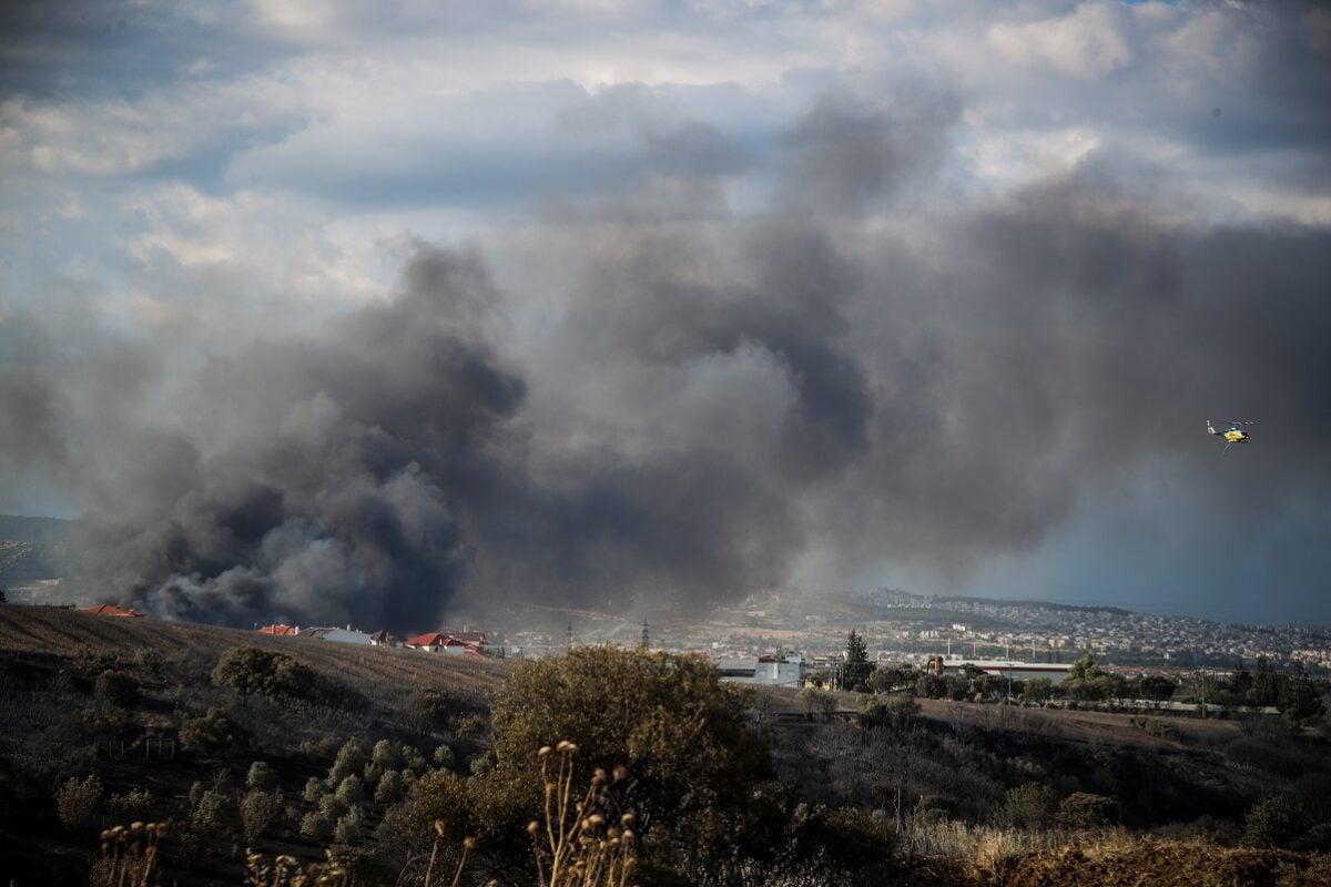 Φωτιά στη Βόνιτσα, στην περιοχή Παναγία – Επιχειρούν και εναέρια μέσα