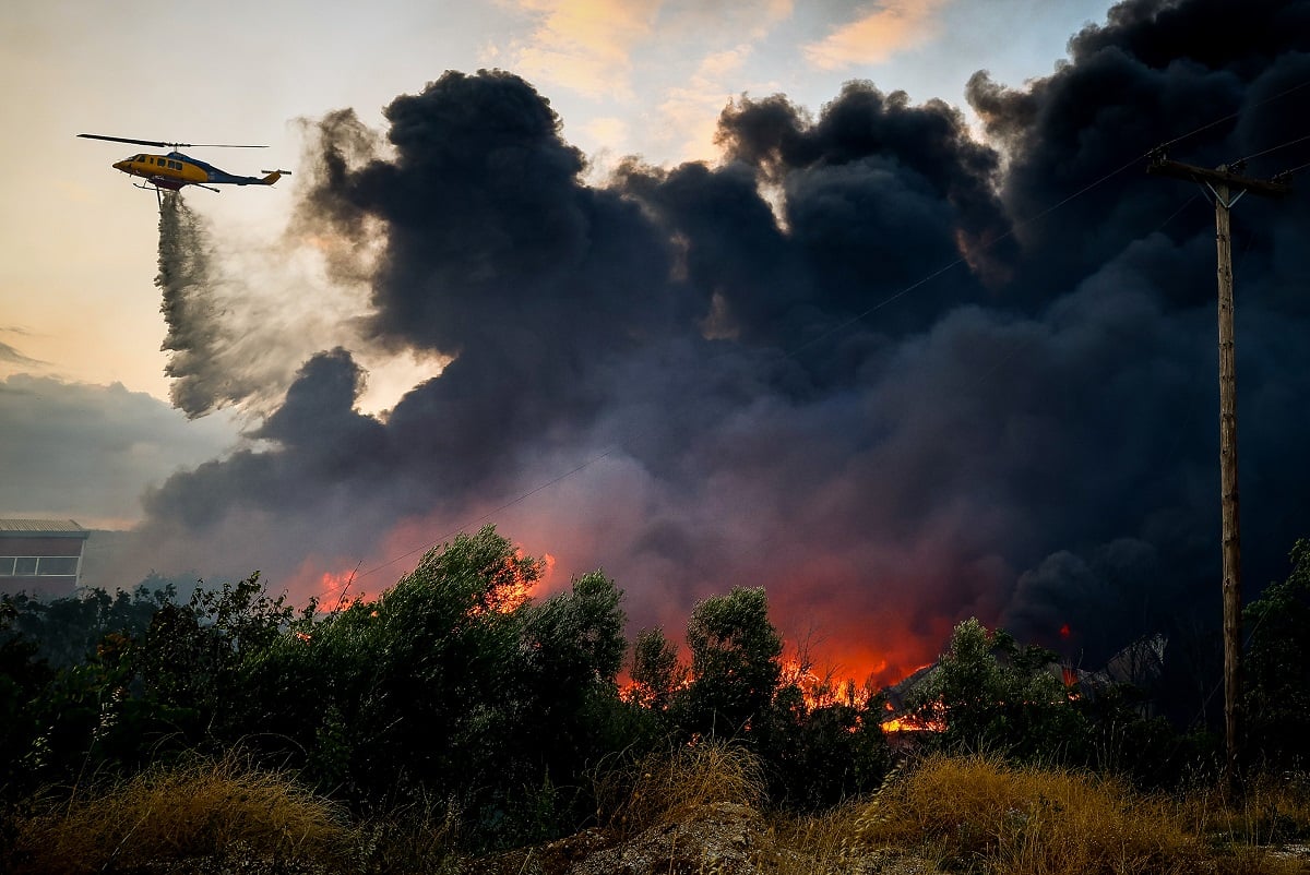 Συναγερμός για φωτιές στην Τετάρτη σε Πολιτική Προστασία και Πυροσβεστική: «Καταβάτες άνεμοι όπως στο Μάτι»