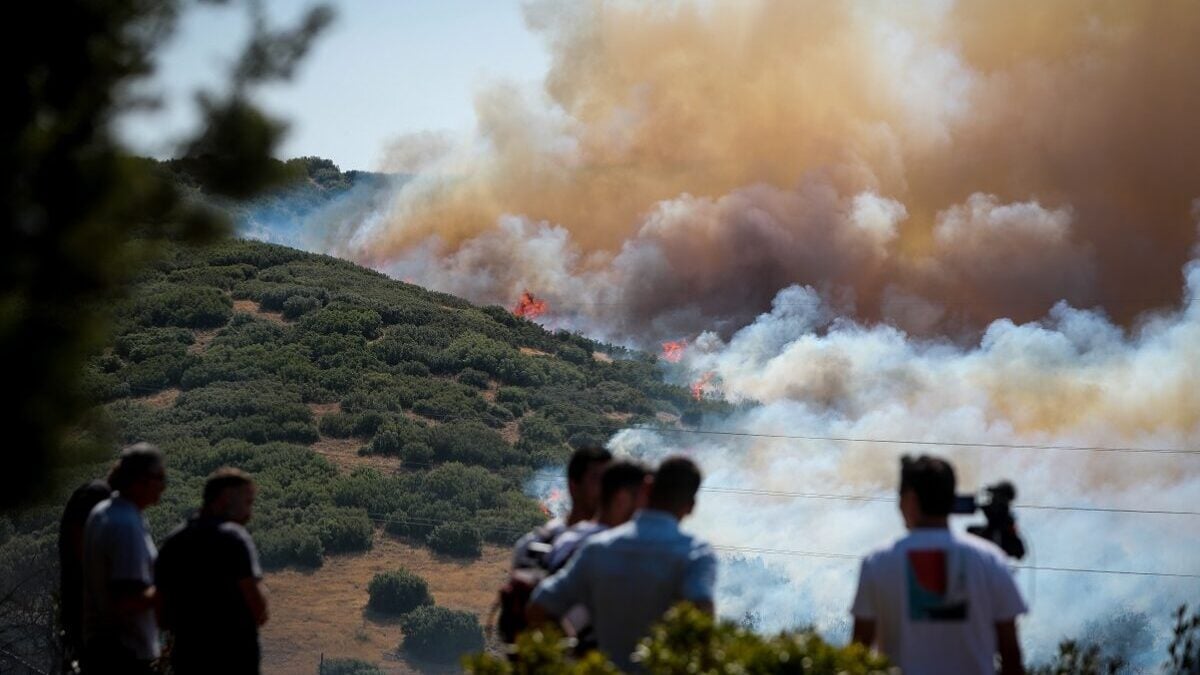 Χειροπέδες σε 27χρονο για τη φωτιά στο Κορωπί από ρευματοκλοπή 1 Χειροπέδες σε 27χρονο για τη φωτιά στο Κορωπί από ρευματοκλοπή