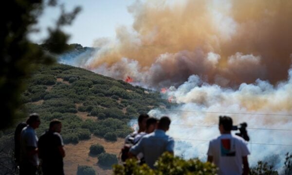 Χειροπέδες σε 27χρονο για τη φωτιά στο Κορωπί από ρευματοκλοπή
