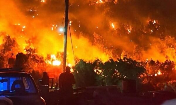 Ολονύχτια μάχη με τις φλόγες σε Ρέθυμνο, Σητεία και Λέσβο – Τρεις νεκροί πυροσβέστες