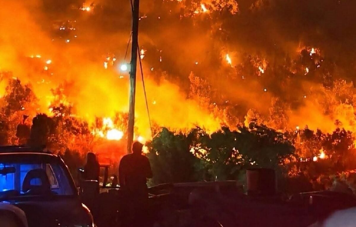 Ολονύχτια μάχη με τις φλόγες σε Ρέθυμνο, Σητεία και Λέσβο – Τρεις νεκροί πυροσβέστες