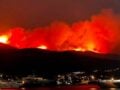 Φωτιά στην Πάρο: Αναζωπυρώσεις κοντά σε σπίτια – Νέα μηνύματα του 112 για εκκένωση 5 περιοχών