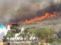 Φωτιά στην Πάρο: Χωρίς ενεργό μέτωπο αλλά με διάσπαρτες εστίες – «Κανένας εφησυχασμός λόγω ανέμων» λέει η Πυροσβεστική