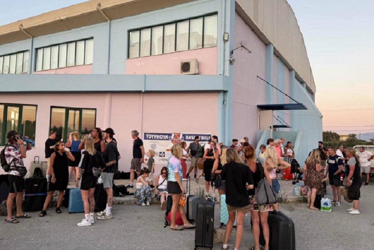 Φωτιά στο Ρέθυμνο: Στο Κλειστό Γυμναστήριο Φαιστού οι κάτοικοι και οι επισκέπτες από την Αγία Γαλήνη