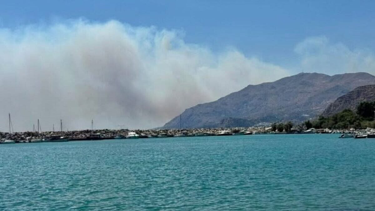 Φωτιά στο Ρέθυμνο: Σε εξέλιξη η εκκένωση της Αγίας Γαλήνης – Πάνω από 2.000 τουρίστες στην περιοχή 1 Φωτιά στο Ρέθυμνο: Σε εξέλιξη η εκκένωση της Αγίας Γαλήνης – Πάνω από 2.000 τουρίστες στην περιοχή