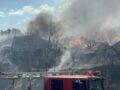 Φωτιά στο Ωραιόκαστρο: Σκληρή η μάχη με τις φλόγες στα δύο εργοστάσια – Η επόμενη ημέρα μέσα από φωτογραφίες