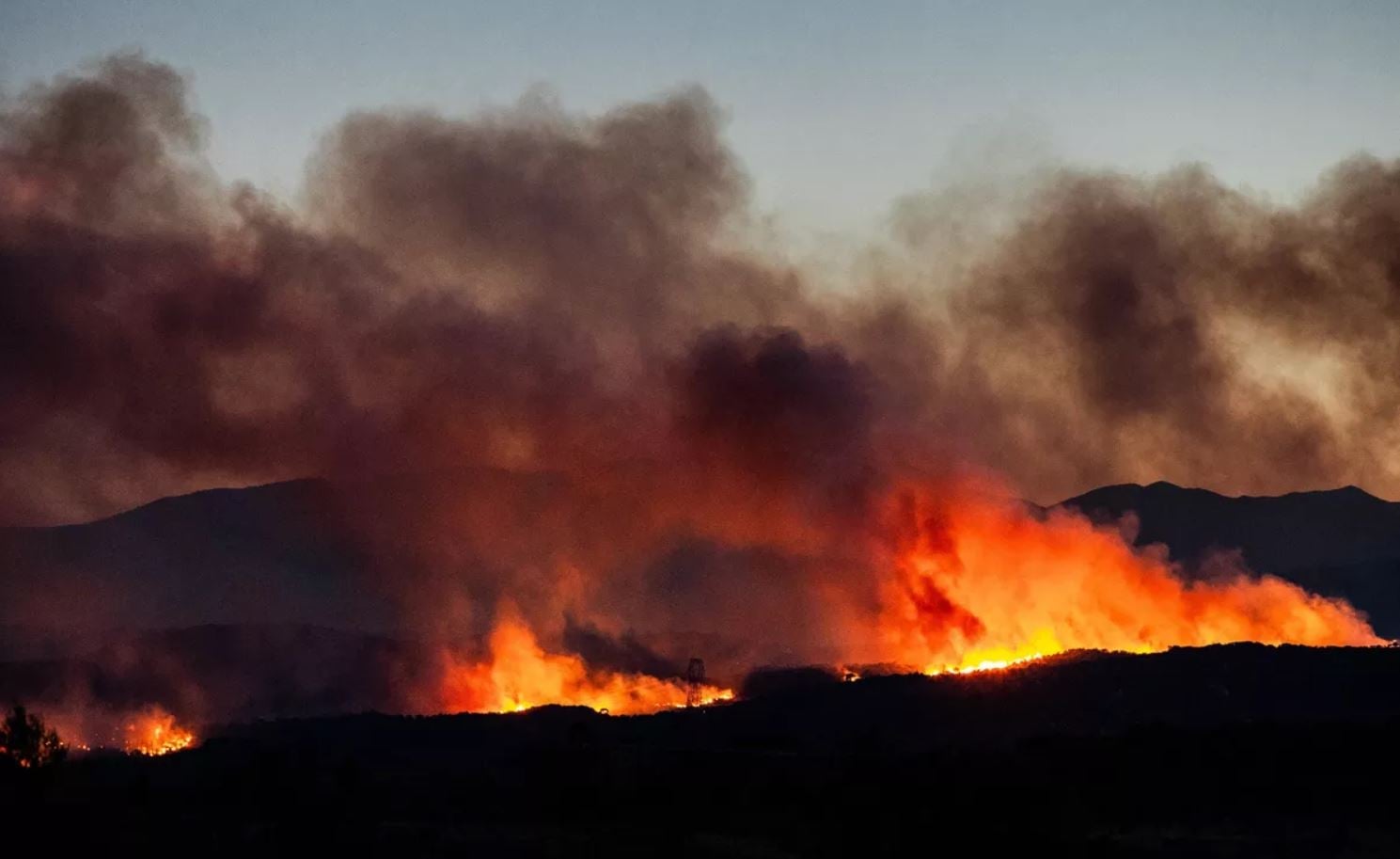 Γαλλία: Χιλιάδες άνθρωποι εγκαταλείπουν τα σπίτια τους εξαιτίας των δασικών πυρκαγιών