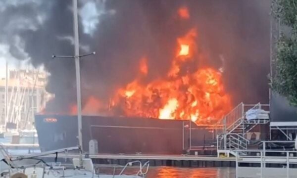 Μασσαλία: Πυρκαγιά σε σκάφη στο παλιό λιμάνι, 9 τραυματίες και βίντεο
