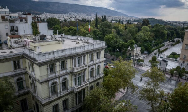 Τηλεφώνημα για βόμβα στην πρεσβεία της Γαλλίας – Κλειστή η οδός Ακαδημίας