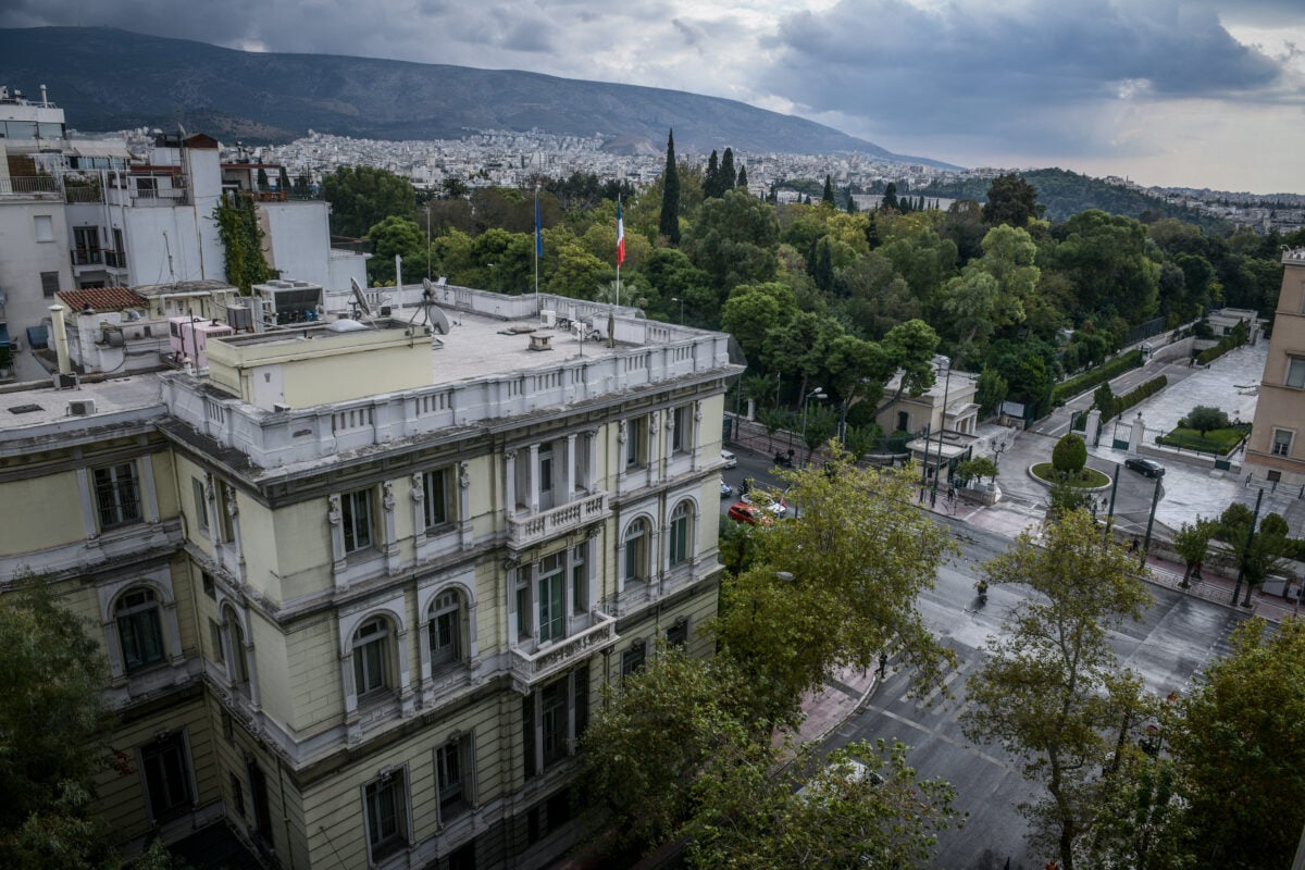 Τηλεφώνημα για βόμβα στην πρεσβεία της Γαλλίας – Κλειστή η οδός Ακαδημίας